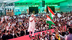 ಪ್ರಧಾನಿ ಮೋದಿ ಕಾರ್ಯಕ್ರಮಕ್ಕೂ ಮುನ್ನ ಭಾರೀ ಭದ್ರತಾಲೋಪ: ನಕಲಿ PMO ಅಧಿಕಾರಿ, ಗನ್ ಹೊಂದಿದ್ದ ಇಬ್ಬರ ಬಂಧನ!