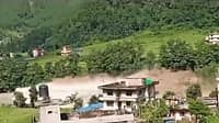 Nepal floods: 4 ಅಂತಸ್ತಿನ ಕಟ್ಟಡದ ಮೇಲೆ ಪ್ರವಾಹದ ರುದ್ರನರ್ತನ; ಸಾವಿನ ಸಂಖ್ಯೆ 1,365ಕ್ಕೆ ಏರಿಕೆ; 5,326 ಮಂದಿ ಇನ್ನೂ ನಾಪತ್ತೆ, ಹೊಸ Video ವೈರಲ್!