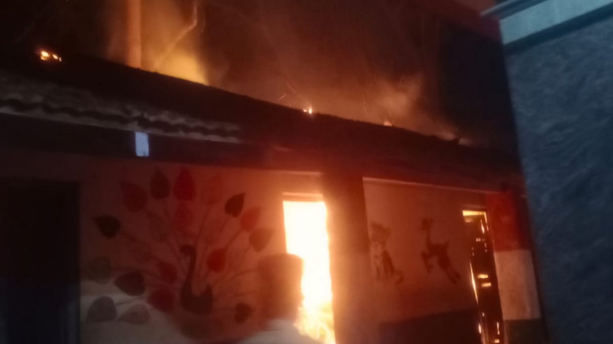 ರಾಮನಗರ: KPS ಶಾಲೆಯಲ್ಲಿ ಭಾರೀ ಅಗ್ನಿ ಅವಘಡ; ಹೊತ್ತಿ ಉರಿದ ಕ್ಲಾಸ್ರೂಮ್, ಪೀಠೋಪಕರಣ ಭಸ್ಮ!