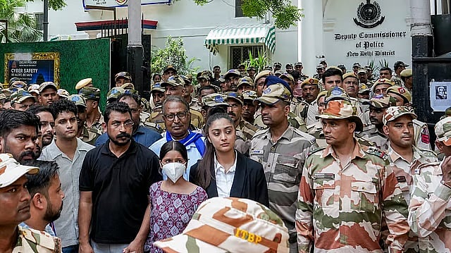 ಇದನ್ನು ಲಘುವಾಗಿ ಪರಿಗಣಿಸಲು ಸಾಧ್ಯವಿಲ್ಲ: ಕಿರಿಯ CJP ಕಾರ್ಯಕರ್ತೆಗೆ ಕಿರುಕುಳ, ಬೆದರಿಕೆ ಹಾಕಿದ್ದಕ್ಕೆ ಸುಪ್ರೀಂ ಕೋರ್ಟ್ ಗರಂ!