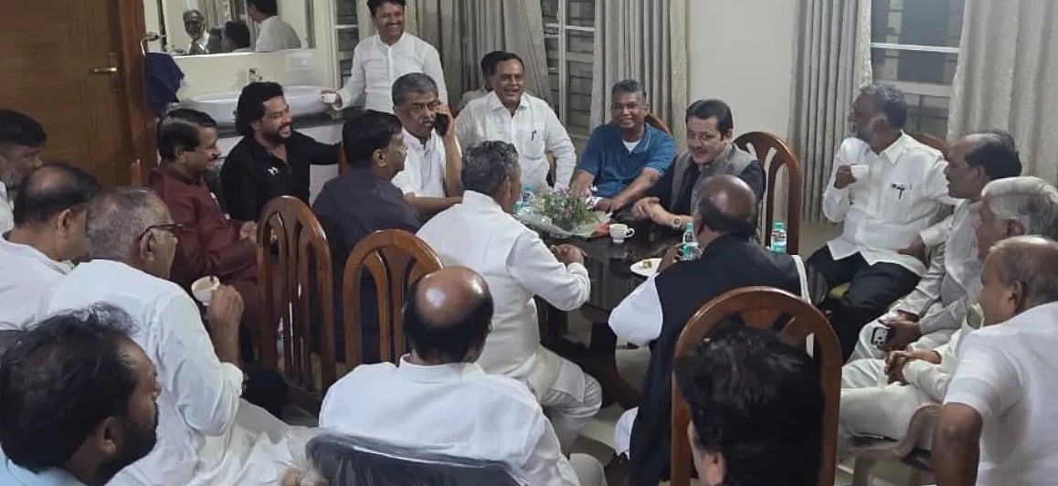 'ಎದೆಗುಂದಬೇಡಿ, ಧೈರ್ಯವಾಗಿರಿ': ED ದಾಳಿ ಬೆನ್ನಲ್ಲೇ ಸಚಿವ ಸತೀಶ್ ಜಾರಕಿಹೊಳಿ ನಿವಾಸಕ್ಕೆ ಸಿಎಂ ಸೇರಿ ಕಾಂಗ್ರೆಸ್ ನಾಯಕರ ಭೇಟಿ, ಅಭಯ; Video