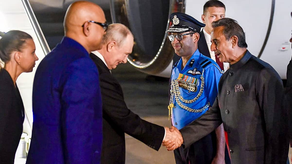 BRICS ಶೃಂಗಸಭೆ: ದೆಹಲಿಗೆ Vladimir Putin ಆಗಮನ; ಪ್ರಧಾನಿ ಮೋದಿ ಜೊತೆ ದ್ವಿಪಕ್ಷೀಯ ಮಾತುಕತೆ, ಭಾರತ-ರಷ್ಯಾ ಸ್ನೇಹಕ್ಕೆ ಮತ್ತಷ್ಟು ಬಲ..!