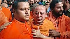 ತಾಯಿಯ ಅಂತ್ಯಕ್ರಿಯೆಗೆ ಚಿನ್ಮಯ್ ಕೃಷ್ಣ ದಾಸ್‌ಗೆ 5 ಗಂಟೆಗಳ ಪೆರೋಲ್‌; ರಾಧಾ-ಕೃಷ್ಣ ಮೂರ್ತಿಯ ಪಾದ ಸ್ಪರ್ಶಿಸಿ ಕಣ್ಣೀರಿಡುತ್ತಿರುವ ವಿಡಿಯೋ ವೈರಲ್!