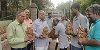 ಬೆಂಗಳೂರು: ಪರಿಸರ ಸ್ನೇಹಿ ಗಣೇಶ ಮೂರ್ತಿಗಳನ್ನು ಉಚಿತವಾಗಿ ವಿತರಿಸಿದ ಸಚಿವ ರಾಮಲಿಂಗಾರೆಡ್ಡಿ!