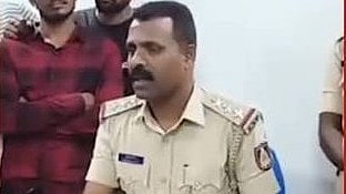 ವಿಚಾರಣೆ ನೆಪದಲ್ಲಿ ಜನರನ್ನು ಠಾಣೆಗೆ ಕರೆದು ಇನ್ಸ್ಪೆಕ್ಟರ್ ಧನಂಜಯ್ ಕಿರುಕುಳ ಕೊಡ್ತಾರಾ? ಸಾಮಾಜಿಕ ಜಾಲತಾಣಗಳಲ್ಲಿ ಚರ್ಚೆ