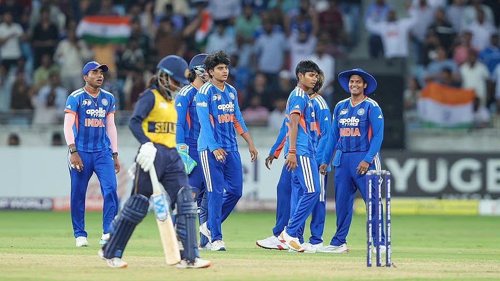 Women's Asia Cup 2026: ಲಂಕಾವನ್ನು 72 ರನ್ಗಳಿಂದ ಬಗ್ಗುಬಡಿದು, ದಾಖಲೆಯ 8ನೇ ಬಾರಿಗೆ ಟ್ರೋಫಿ ಮುಡಿಗೇರಿಸಿಕೊಂಡ ಭಾರತ!