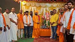 ಇನ್ಸ್ ಪೆಕ್ಟರ್ ಧನಂಜಯ್ ಧಮ್ಕಿಗೆ ಸೆಡ್ಡು: ಪೊಲೀಸ್ ಠಾಣೆಯ 200 ಮೀಟರ್ ಅಂತರದಲ್ಲೇ ಮಹಾಗಣಪತಿ ಪ್ರತಿಷ್ಠಾಪನೆ! ಶೋಭಾಯಾತ್ರೆಗೆ ಸಜ್ಜು