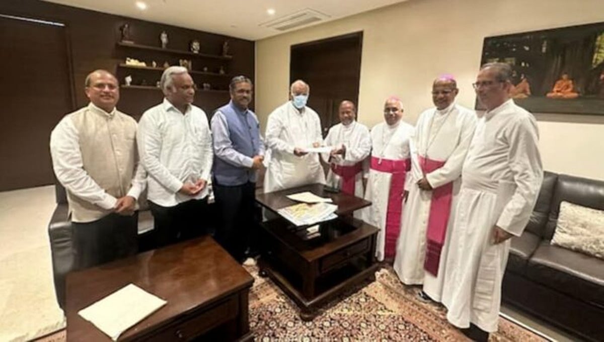 ಖರ್ಗೆ ಭೇಟಿಯಾದ ಕ್ರೈಸ್ತ ನಿಯೋಗ: ಮತಾಂತರ ನಿಷೇಧ ಕಾಯ್ದೆ ರದ್ದು ಹಾಗೂ ಶೇ.1ರಷ್ಟು ಮೀಸಲಾತಿಗೆ ಒತ್ತಾಯ