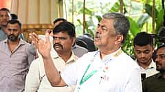 ‘ಒಂದು ಹಾಡನ್ನು ರಾಜಕೀಯ ಅಸ್ತ್ರವಾಗಿಸಿಕೊಂಡು, ಅದನ್ನೇ ಸರಿಯಾಗಿ ಹಾಡಲು ಸಾಧ್ಯವಾಗದಿರುವುದಕ್ಕಿಂತ ದೊಡ್ಡ ರಾಜಕೀಯ ವೈರುಧ್ಯ ಮತ್ತೊಂದಿಲ್ಲ’: BJP ಕುರಿತು ಕಾಂಗ್ರೆಸ್ ವ್ಯಂಗ್ಯ