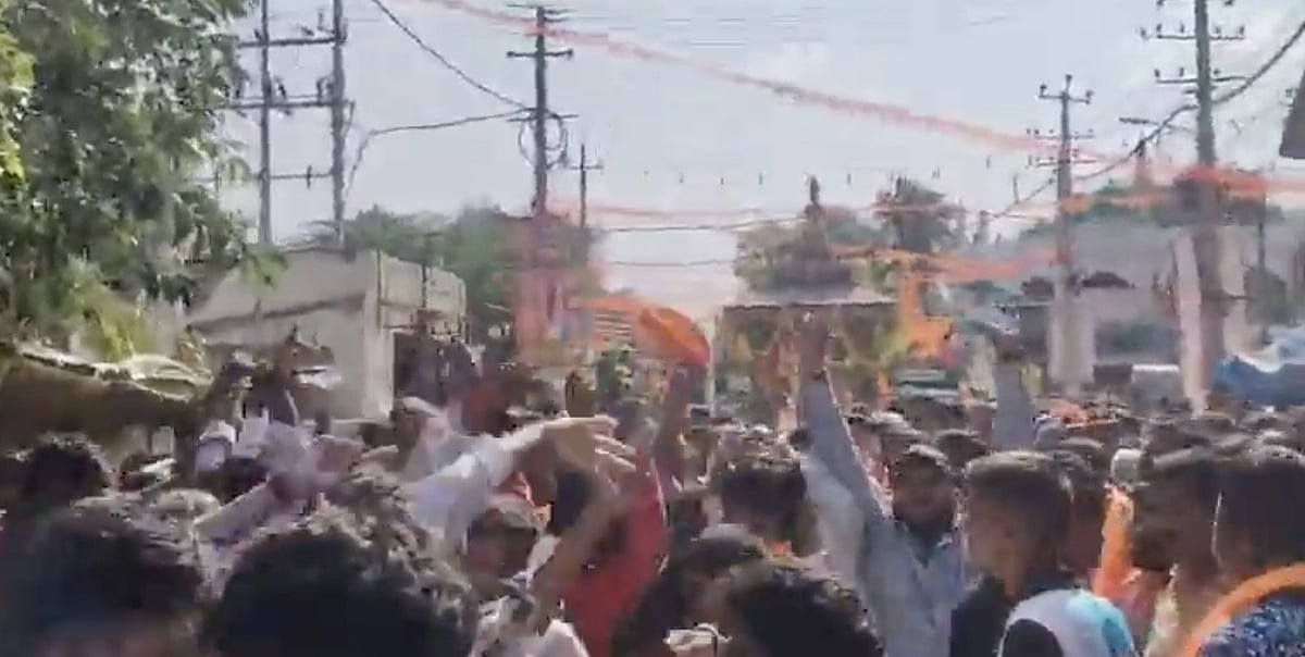ಮಸೀದಿ ಬಳಿ ಪಟಾಕಿ ಸಿಡಿಸುವುದಕ್ಕೆ ಪೊಲೀಸರ ಆಕ್ಷೇಪ: ಮದ್ದೂರು ಸಾಮೂಹಿಕ ಗಣೇಶ ಮೆರವಣಿಗೆಯಲ್ಲಿ ಉದ್ವಿಗ್ನತೆ; Video