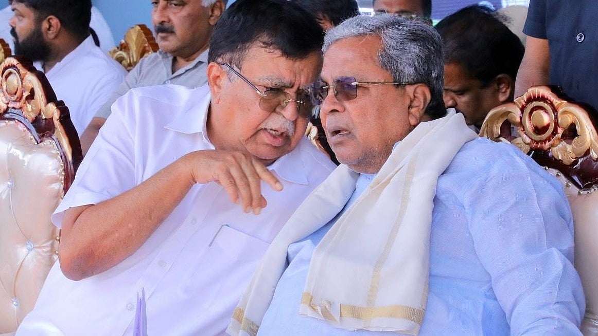ಮಂಗಳೂರಿನಲ್ಲಿ ಡಿಕೆಶಿ ಸಂಪುಟ ಸಭೆ, ತುಮಕೂರಿನಲ್ಲಿ ಸಿದ್ದರಾಮಯ್ಯ ಡಿನ್ನರ್ ಮೀಟಿಂಗ್: 'ಕೈ' ಪಾಳಯದಲ್ಲಿ ಹೊಸ ತಂತ್ರಗಾರಿಕೆ?