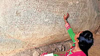 ಗದಗ: ಭೀಮ ಬಂಡೆಯ ಸಮೀಪ ಪ್ರಾಚೀನ ಶಿಲಾ ವರ್ಣಚಿತ್ರಗಳು ಪತ್ತೆ!