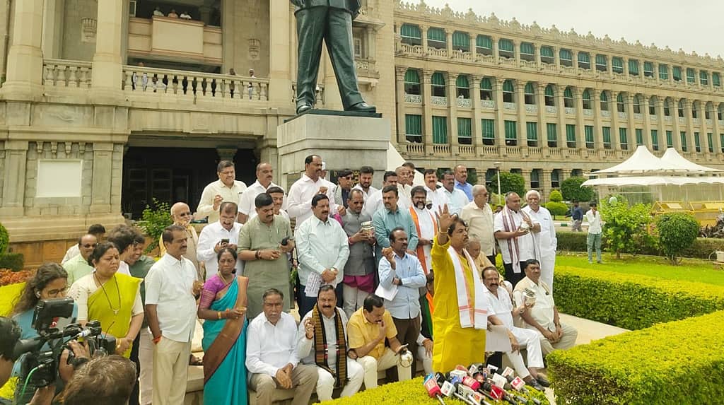 ಸರ್ಕಾರದ ಖಜಾನೆ ಖಾಲಿ: ಚೊಂಬು, ಚಿಪ್ಪು ಹಿಡಿದು ಸರ್ಕಾರದ ವಿರುದ್ದ ಬಿಜೆಪಿ-ಜೆಡಿಎಸ್ ಪ್ರತಿಭಟನೆ! Video