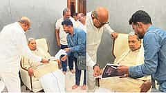 ಬೆಳ್ಳಿತೆರೆಗೆ ಕಾಲಿಟ್ಟ ಮಾಜಿ ಸಿಎಂ: ನಿರ್ದೇಶಕ ರಾಜೇಶ್ ಸಿನಿಮಾದಲ್ಲಿ ಮುಖ್ಯಮಂತ್ರಿಯಾಗಿ ಸಿದ್ದರಾಮಯ್ಯ ನಟನೆ; ವರ್ಲ್ಡ್ ರೆಕಾರ್ಡ್ ಮಾಡಲು 'ಟಗರು' ರೆಡಿ!