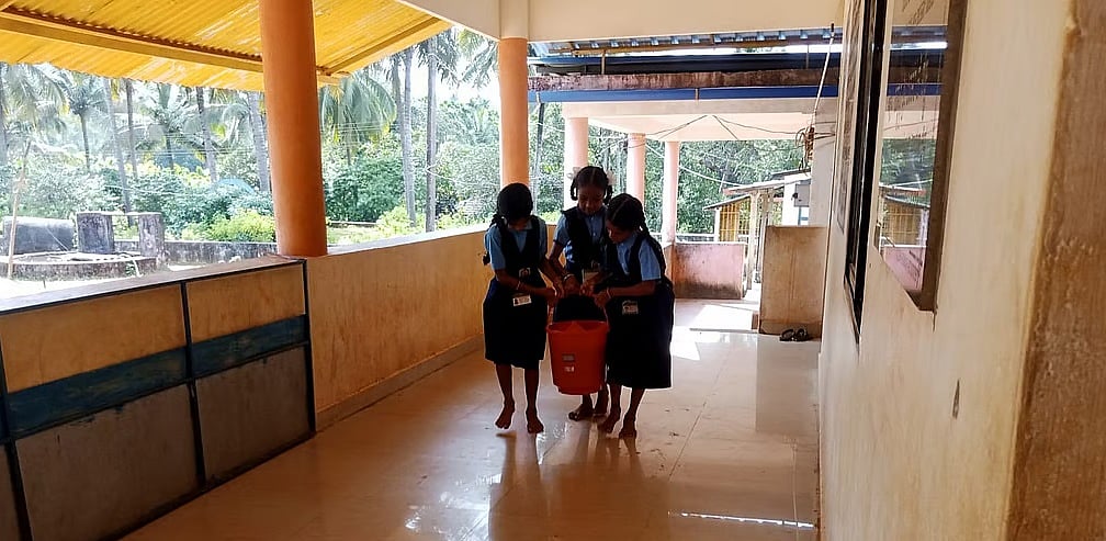 ಹೊನ್ನಾವರ: ಈ ಶಾಲೆಯಲ್ಲಿ, ಮಕ್ಕಳೇ 100 ಅಡಿ ಆಳ ಬಾವಿಯಿಂದ ನೀರು ಸೇದಿ ತರಬೇಕು; ವಿದ್ಯಾರ್ಥಿಗಳ ಸಂಕಷ್ಟ ಕೇಳಿ...