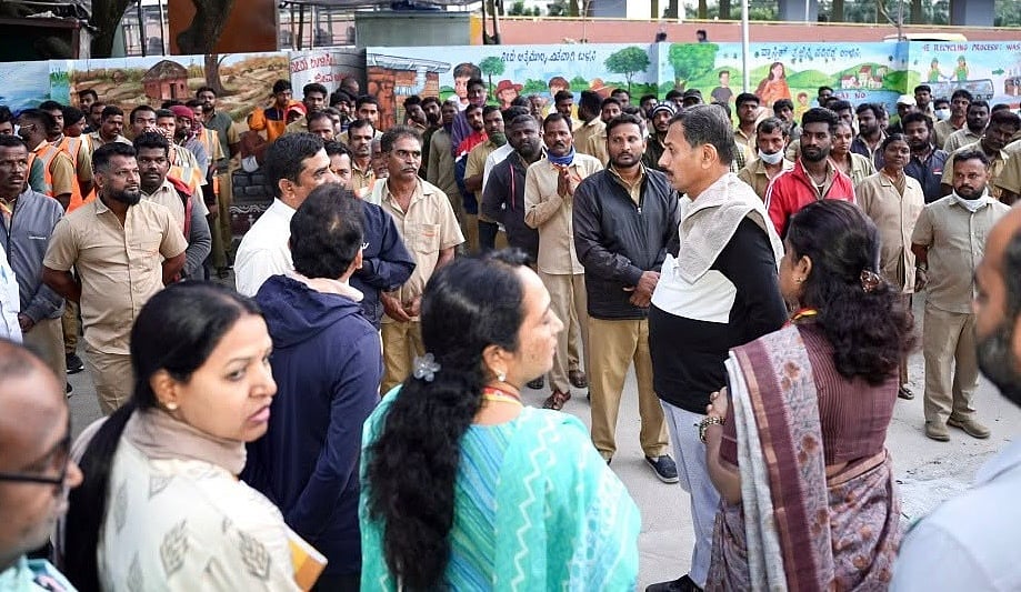 'ಬೆಂಗ್ಳೂರಲ್ಲಿ ಆಫೀಸಲ್ಲಿ ಕೂತು ಧಿಮಾಕು ಮಾಡ್ತಿದ್ದೀರಾ, ನಿಮ್ಮನ್ನ ಗುಲ್ಬರ್ಗಕ್ಕೆ ಟ್ರಾನ್ಸ್ ಫರ್ ಮಾಡಿಸ್ತೀನಿ ಹುಷಾರ್': ಅಧಿಕಾರಿಗಳಿಗೆ ಹೆಚ್.ಸಿ ಬಾಲಕೃಷ್ಣ ವಾರ್ನಿಂಗ್