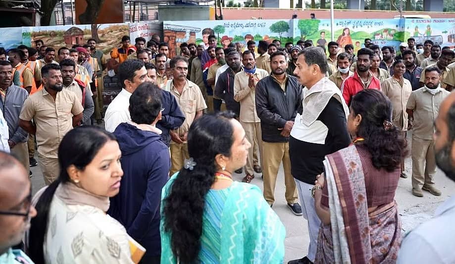 'ಬೆಂಗ್ಳೂರಲ್ಲಿ ಆಫೀಸಲ್ಲಿ ಕೂತು ಧಿಮಾಕು ಮಾಡ್ತಿದ್ದೀರಾ, ನಿಮ್ಮನ್ನ ಗುಲ್ಬರ್ಗಕ್ಕೆ ಟ್ರಾನ್ಸ್ ಫರ್ ಮಾಡಿಸ್ತೀನಿ ಹುಷಾರ್': ಅಧಿಕಾರಿಗಳಿಗೆ ಹೆಚ್.ಸಿ ಬಾಲಕೃಷ್ಣ ವಾರ್ನಿಂಗ್