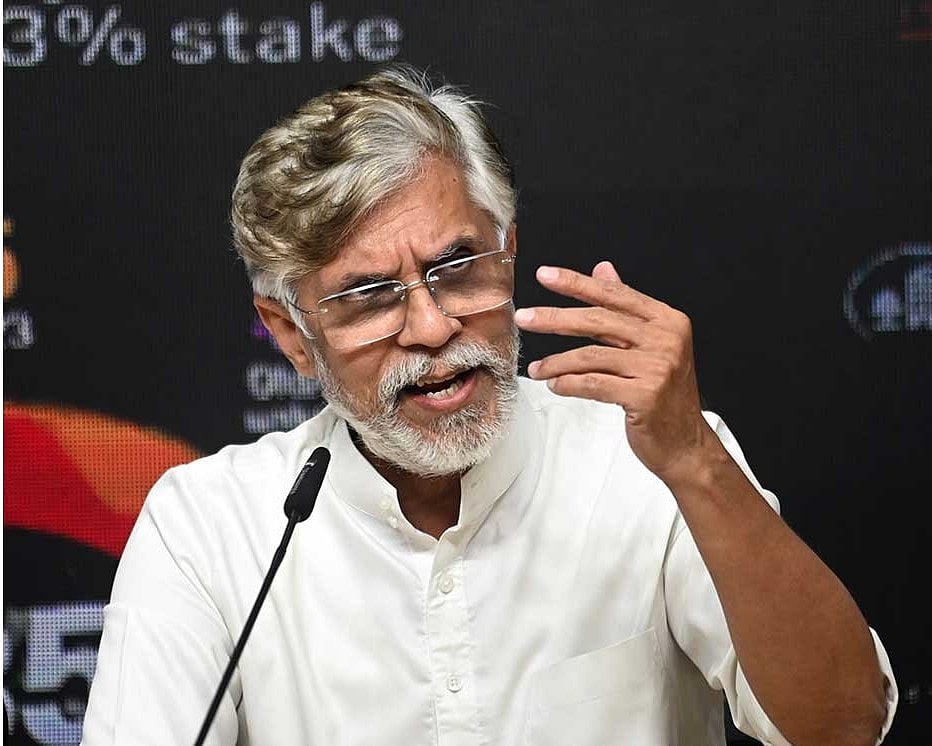 'ಪದ್ಮಭೂಷಣ ಸಣ್ಣ ವಿಷಯ, ಅವರನ್ನು ಪ್ರಧಾನಿಯನ್ನಾಗಿ ಮಾಡಿ': ಪಶ್ಚಿಮ ಬಂಗಾಳ ಬಿಜೆಪಿ ಮುಖ್ಯಸ್ಥ ಸಮಿಕ್ ಭಟ್ಟಾಚಾರ್ಯ ಹೇಳಿಕೆಗೆ ಕಾಂಗ್ರೆಸ್ ಲೇವಡಿ