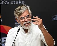 'ಪದ್ಮಭೂಷಣ ಸಣ್ಣ ವಿಷಯ, ಅವರನ್ನು ಪ್ರಧಾನಿಯನ್ನಾಗಿ ಮಾಡಿ': ಪಶ್ಚಿಮ ಬಂಗಾಳ ಬಿಜೆಪಿ ಮುಖ್ಯಸ್ಥ ಸಮಿಕ್ ಭಟ್ಟಾಚಾರ್ಯ ಹೇಳಿಕೆಗೆ ಕಾಂಗ್ರೆಸ್ ಲೇವಡಿ