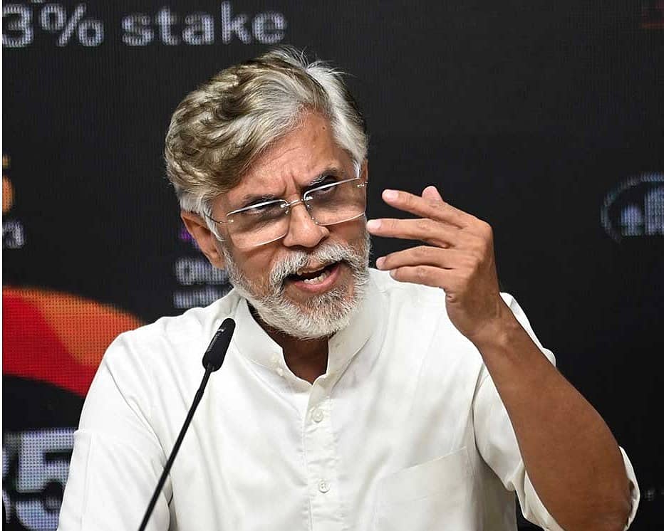 'ಪದ್ಮಭೂಷಣ ಸಣ್ಣ ವಿಷಯ, ಅವರನ್ನು ಪ್ರಧಾನಿಯನ್ನಾಗಿ ಮಾಡಿ': ಪಶ್ಚಿಮ ಬಂಗಾಳ ಬಿಜೆಪಿ ಮುಖ್ಯಸ್ಥ ಸಮಿಕ್ ಭಟ್ಟಾಚಾರ್ಯ ಹೇಳಿಕೆಗೆ ಕಾಂಗ್ರೆಸ್ ಲೇವಡಿ