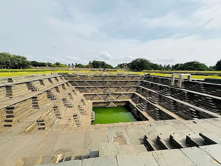 ವಿಜಯನಗರದ ಅರಸರು 9 ದಿನಗಳ ನವರಾತ್ರಿ ಉತ್ಸವಗಳನ್ನು ಆಯೋಜಿಸಲು ಈ ವೇದಿಕೆಯನ್ನು ಬಳಸುತ್ತಿದ್ದರು.
