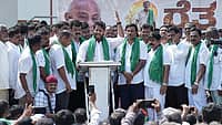 'ಮಗಾ.. 3 ತಿಂಗಳಿಂದ ಪಿಂಚಣಿ ಬಂದಿಲ್ಲ, ಬದುಕೋದು ಕಷ್ಟ-ವೃದ್ಧೆ ಅಳಲು': ಕನಕಪುರ ರೈತ ಸ್ವಾಭಿಮಾನಿ ಯಾತ್ರೆಯಲ್ಲಿ ಅಜ್ಜಿಗೆ ಧೈರ್ಯ ತುಂಬಿದ ನಿಖಿಲ್
