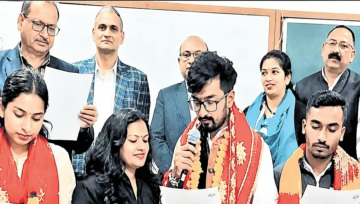ಡೆಹ್ರಾಡೂನ್: ವಿದ್ಯಾರ್ಥಿ ಸಂಘದ ಚುನಾವಣೆಯಲ್ಲಿ ಮಗನನ್ನು ಗೆಲ್ಲಿಸಲು MA ಕೋರ್ಸ್ ಗೆ ದಾಖಲಾದ ತಾಯಿ!