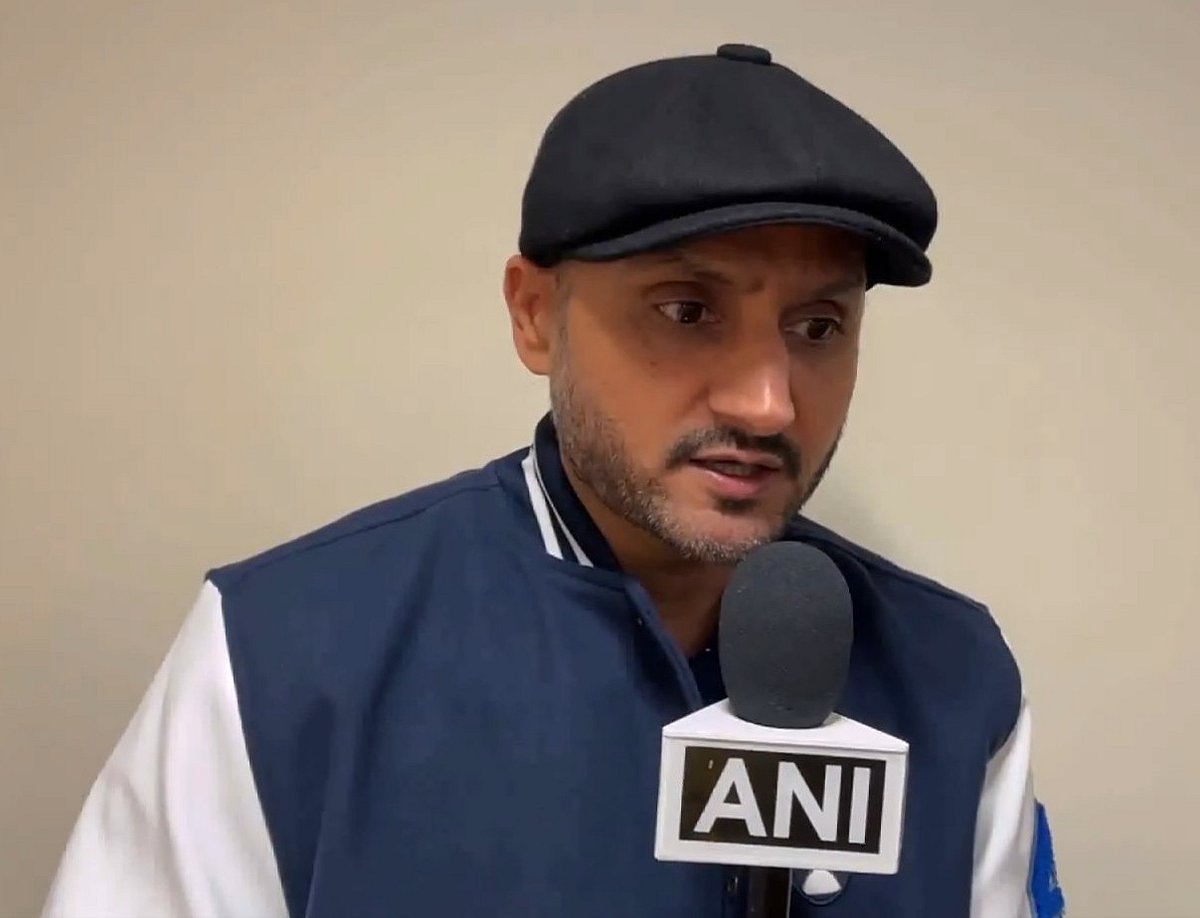 'ಕಾಲದೊಂದಿಗೆ ಇನ್ನಷ್ಟು ಉನ್ನತ ಮಟ್ಟಕ್ಕೇರುತ್ತಿದ್ದಾರೆ, ಅವರ ತಂದೆಯ ಕೊಡುಗೆ ವಿಶೇಷ': ಸ್ಟಾರ್ ಆಟಗಾರನನ್ನು ಕೊಂಡಾಡಿದ ಹರ್ಭಜನ್ ಸಿಂಗ್!