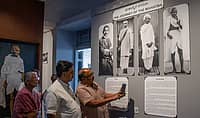 ಮಹಾತ್ಮಾ ಗಾಂಧಿಗೆ ಜೀವನಗಾಥೆ ತಿಳಿಯಬೇಕೆ?: ಬೆಂಗಳೂರಿನ ಗಾಂಧಿ ಭವನಕ್ಕೆ ಬನ್ನಿ, ಸ್ಕ್ಯಾನ್ ಮಾಡಿ ಚರಿತ್ರೆ ಓದಿ...