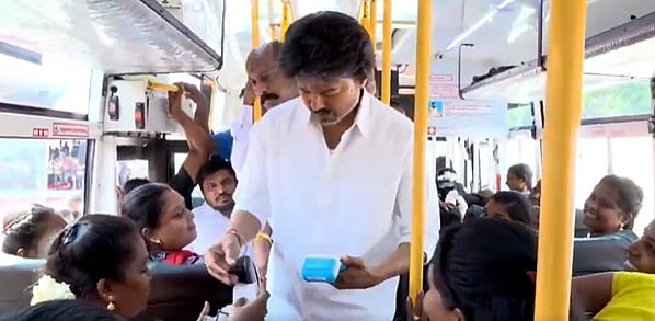 'ವೆಟ್ರಿ ಪಯಣಂ' ಯೋಜನೆಗೆ ಚಾಲನೆ: ಸ್ವತಃ ಬಸ್ ಟಿಕೆಟ್ ಕೊಟ್ಟ ಸಿಎಂ ವಿಜಯ್; Video