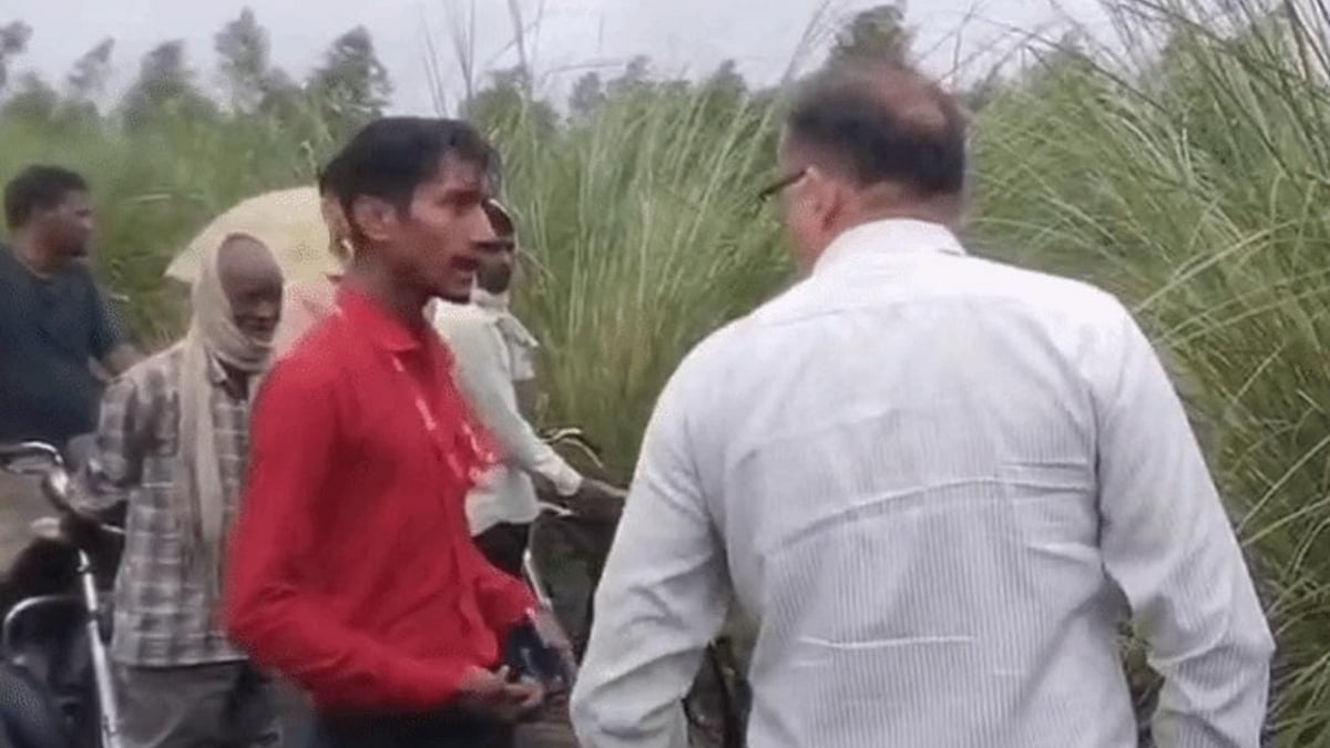 ನಿನ್ನ ಜಾತಿ ಯಾವುದು ಎಂದು ಕೇಳಿ ರೈತನಿಗೆ SC/ST ಕೇಸ್ ಬೆದರಿಕೆ: ಯುಪಿ ಅಧಿಕಾರಿಯ ವಿಡಿಯೋ ವೈರಲ್!