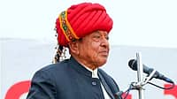 'ಬ್ರಾಹ್ಮಣ, ಬನಿಯಾ, ಪಟೇಲ್ ಸಮುದಾಯ'ದವರು ಕಸ ಗುಡಿಸಿದರೆ 50,000 ರೂ ನೀಡುತ್ತೇನೆ': ಕ್ಷಮೆ ಯಾಚಿಸಲು ಗುಜರಾತ್‌ ಮಾಜಿ ಸಿಎಂ ವಘೇಲಾ ನಕಾರ!