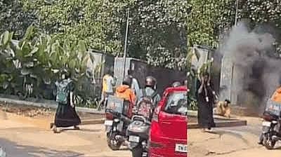 ಬೆಂಗಳೂರು: ಅಮೆಜಾನ್ ಕಚೇರಿ ಹೊರಗೆ ಟ್ರಾನ್ಸ್ಫಾರ್ಮರ್ ಸ್ಫೋಟ; ಪಾದಚಾರಿಗೆ ಗಾಯ; Video Viral