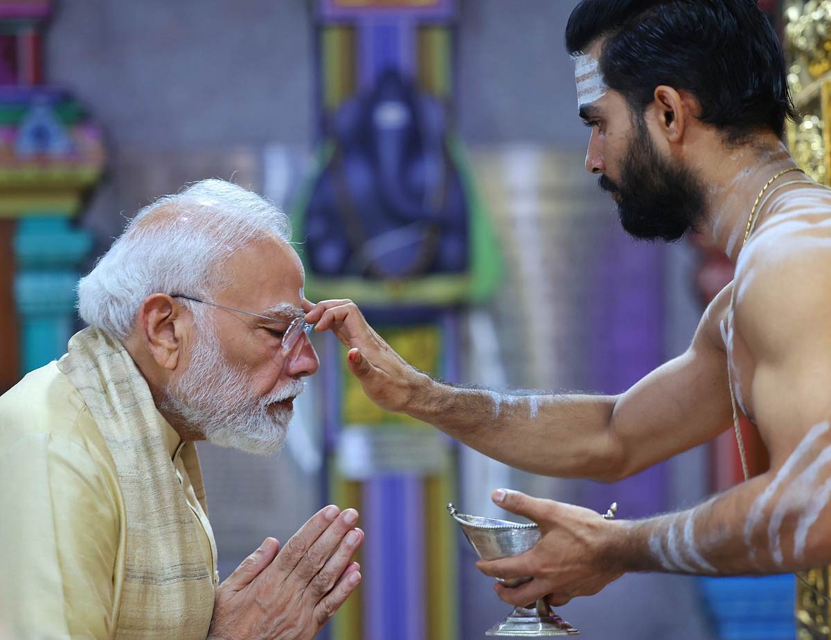 ಸಾರ್ವಜನಿಕ ಸೇವೆಯಲ್ಲಿ 25 ವರ್ಷ ಪೂರೈಸಿದ ಪ್ರಧಾನಿ ಮೋದಿ; ವಿನಾಯಕ ದೇವಸ್ಥಾನದಲ್ಲಿ ವಿಶೇಷ ಪೂಜೆ; Video