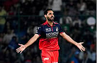 ಟೀಂ ಇಂಡಿಯಾಗೆ RCB ಆಟಗಾರ ಕಂಬ್ಯಾಕ್: ಅಜಿತ್ ಅಗರ್ಕರ್ ಹೊರಬಿದ್ದ ಬೆನ್ನಲ್ಲೇ BCCI ಅಚ್ಚರಿ ನಿರ್ಧಾರ; ನ್ಯೂಜಿಲೆಂಡ್ ವಿರುದ್ಧ ಬ್ಲೂ ಜೆರ್ಸಿಯಲ್ಲಿ ಭುವಿ!