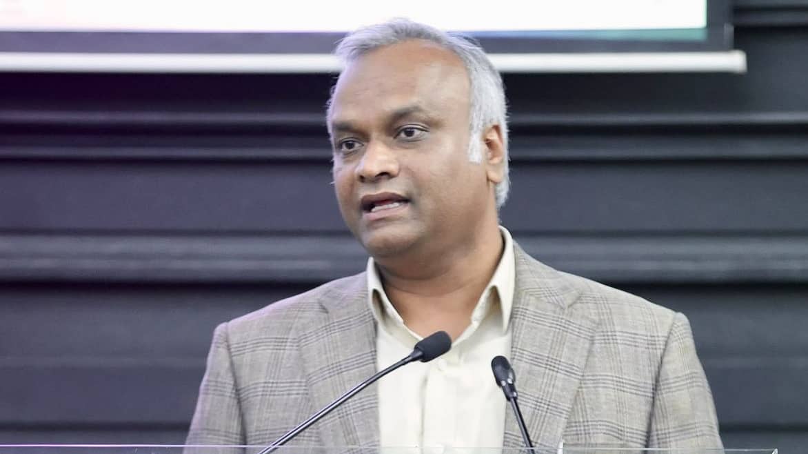 ಕಾಕ್ರೋಚ್ ಜನತಾ ಪಾರ್ಟಿ, ಕಾಂಗ್ರೆಸ್ ಎರಡೂ ಒಂದೇ; ಇಲ್ಲಿ ನಿಮ್ಮನ್ನು ಯಾರೂ ಬಂಧಿಸಲ್ಲ: ಪ್ರಿಯಾಂಕ್ ಖರ್ಗೆ ಸ್ಫೋಟಕ ಹೇಳಿಕೆ!
