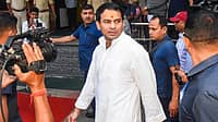 'ರೆಡ್ ಹ್ಯಾಂಡ್ ಆಗಿ ಸಿಕ್ಕಿ ಬಿದ್ಲು..' 'ವಿಡಿಯೋ ಕೋರ್ಟ್ ಗೆ ಕೊಟ್ಟಿದ್ದೆ'; ಐಶ್ವರ್ಯಾ ರೈ ಬಗ್ಗೆ ಲಾಲು ಪುತ್ರ ಸ್ಫೋಟಕ ಹೇಳಿಕೆ-Video