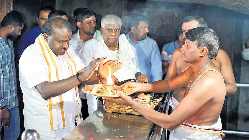 ಬರದಿಂದ ರೈತರು ಕಂಗಾಲಾಗಿದ್ದರೂ ಸಿಎಂ ಡಿಕೆಶಿಗೆ ಮಾತ್ರ ಸ್ಟಿಂಗ್ ಆಪರೇಷನ್'ನದ್ದೇ ಚಿಂತೆ: HDK ವ್ಯಂಗ್ಯ