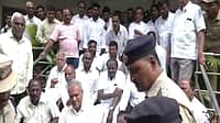ಪೊಲೀಸ್ ಕಮಿಷನರ್ ಕಚೇರಿ ಮುಂದೆ HDK ಧರಣಿ: ಸ್ಟಿಂಗ್‌ ರುವಾರಿಯ ಬಂಧನಕ್ಕೆ ಆಗ್ರಹ; 2 ದಿನಗಳ ಡೆಡ್‌ಲೈನ್‌!