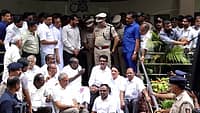 ಪೊಲೀಸ್ ಕಮಿಷನರ್ ಕಚೇರಿ ಮುಂದೆ HDK ಧರಣಿ: ಸ್ಟಿಂಗ್‌ ರೂವಾರಿಯ ಬಂಧನಕ್ಕೆ ಆಗ್ರಹ; 2 ದಿನಗಳ ಡೆಡ್‌ಲೈನ್‌!