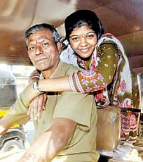 ಸೂಪರ್..! ಆಟೋ ಡ್ರೈವರ್ ಪುತ್ರಿ ಸಿಎ ಟಾಪರ್