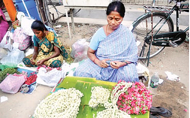 ಬೆಂಗಳೂರಿನ ಹೂವಾಡಗಿತ್ತಿ!