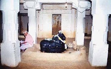 ಪಂಚ ಲಿಂಗಗಳ ನಾಡು