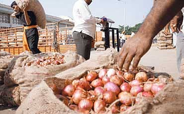 ಸರ್ಕಾರಕ್ಕೆ ಹಣ ಬೇಕು; ಉದ್ಯಮದ ಜೇಬಿಗೆ ಕೈ