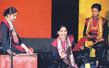 ರಂಗದ ಮೇಲೆ ಸಾಹಿತ್ಯದ ಓದು