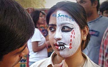 ಯಾಕ್ರೀ ಹೊಗೆ ಹಾಕಿಸ್ಕೋತೀರಿ?