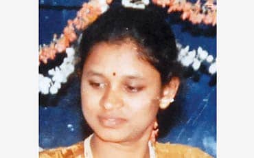 ಬೆತ್ತಲು ಬದುಕು ಕತ್ತಲು
