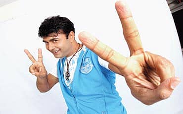 ಖಾಲಿ ಕ್ವಾಟ್ರು, ಫುಲ್ ಥೇಟ್ರು