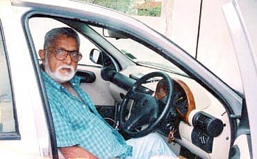 ಅವನೂ ಬೆಳ್ಳಿಗಡ್ಡದ ಪೂರ್ಣಚಂದಿರ