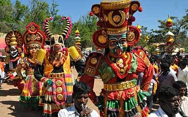 80ನೇ ಸಾಹಿತ್ಯ ಸಮ್ಮೇಳನಾಧ್ಯಕ್ಷ ನಾ. ಡಿಸೋಜ ಮೆರವಣಿಗೆಗೆ ಮೆರುಗು ತಂದ 100ಕ್ಕೂ ಅಧಿಕ ಕಲಾತಂಡಗಳು